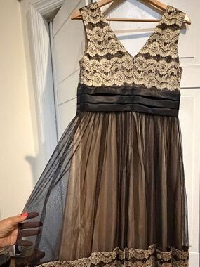 Jessica Howard Dress Cocktail12 Black Gold Lace Shine